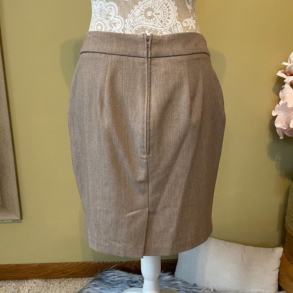 Christopher Straub for Maurices above the knee tan skirt size 5/6 in a tan color - Picture 7 of 8